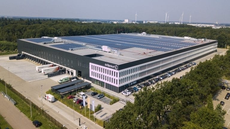 de Bijenkorf distribution centre with solar roof